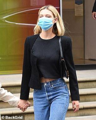 小七|9岁小七打扮早熟像18！浓浓小贵妇风，大布罗圈腿抢了未婚妻风头