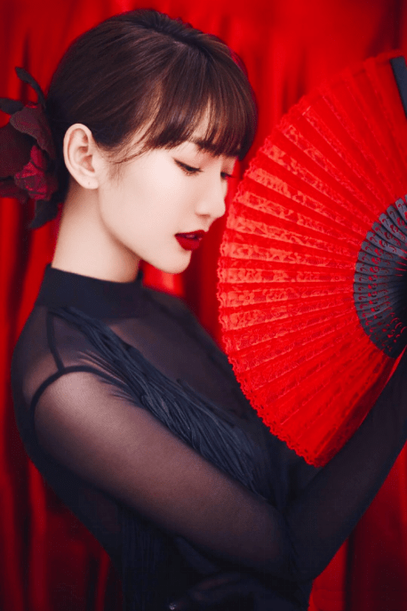 钟晓芹|演员毛晓彤：我跟钟晓芹是完全不一样的人 | 专访