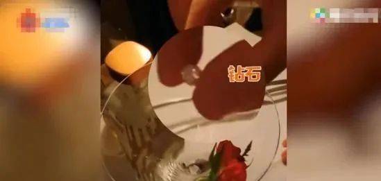 名媛|刘嘉玲现身富太名媛聚会,一瓶酒高达88万?54岁潇洒自如奢华优雅