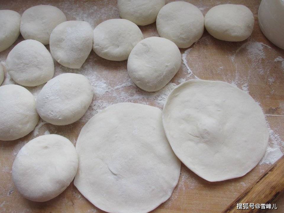 怎样做包子皮不硬 5559217e1b1f4a258f010cd3551aa336.jpeg