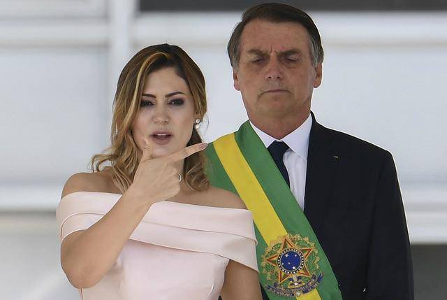 巴西总统小27岁娇妻身材真不错！微胖却穿鱼尾裙，比紧身裙还好看