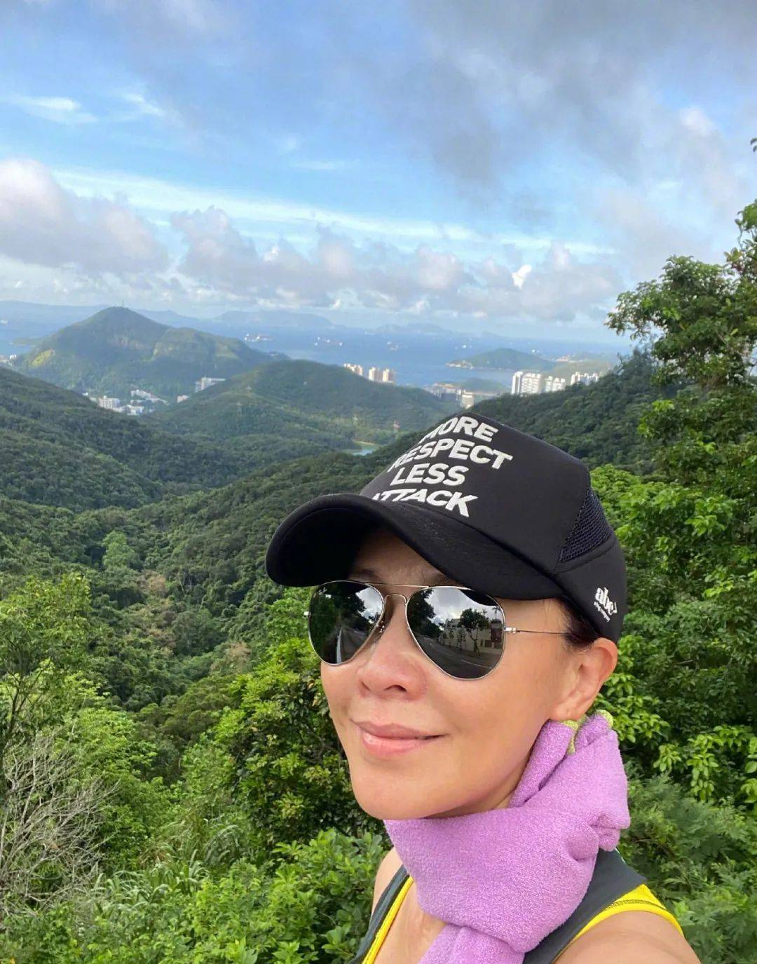 名媛|刘嘉玲现身富太名媛聚会,一瓶酒高达88万?54岁潇洒自如奢华优雅