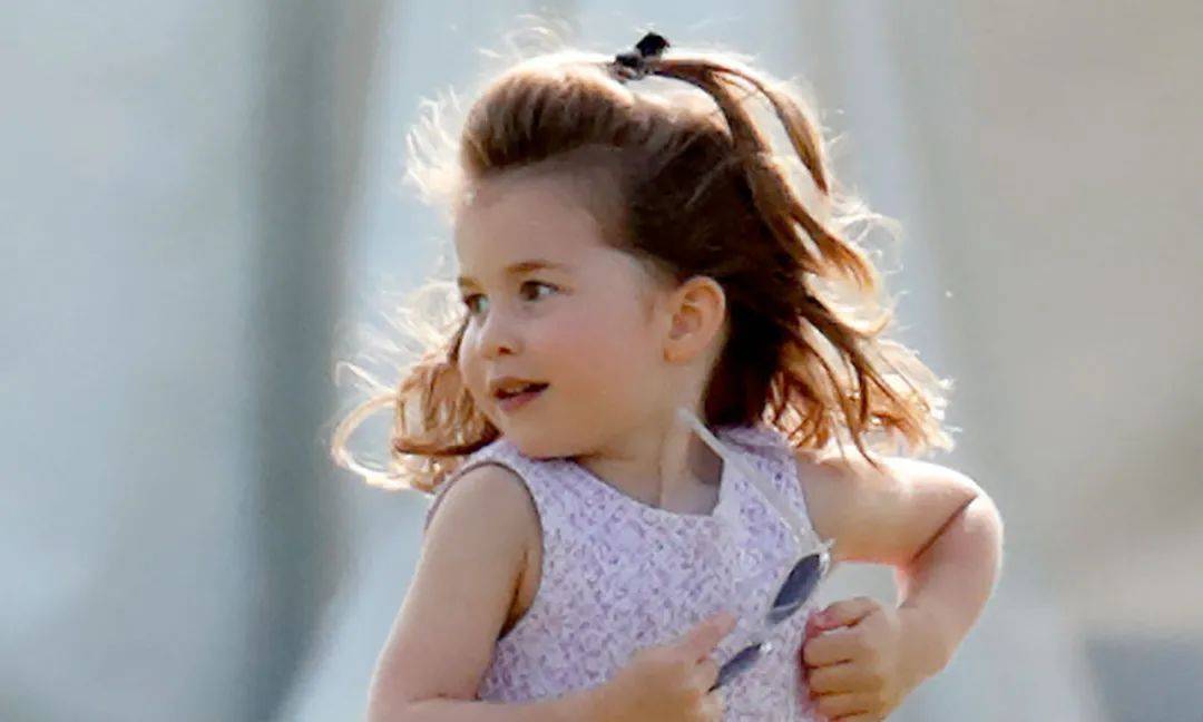 梅根|5岁夏洛特甘当“破冰船”，拉近凯特与梅根距离，好一个伶俐公主