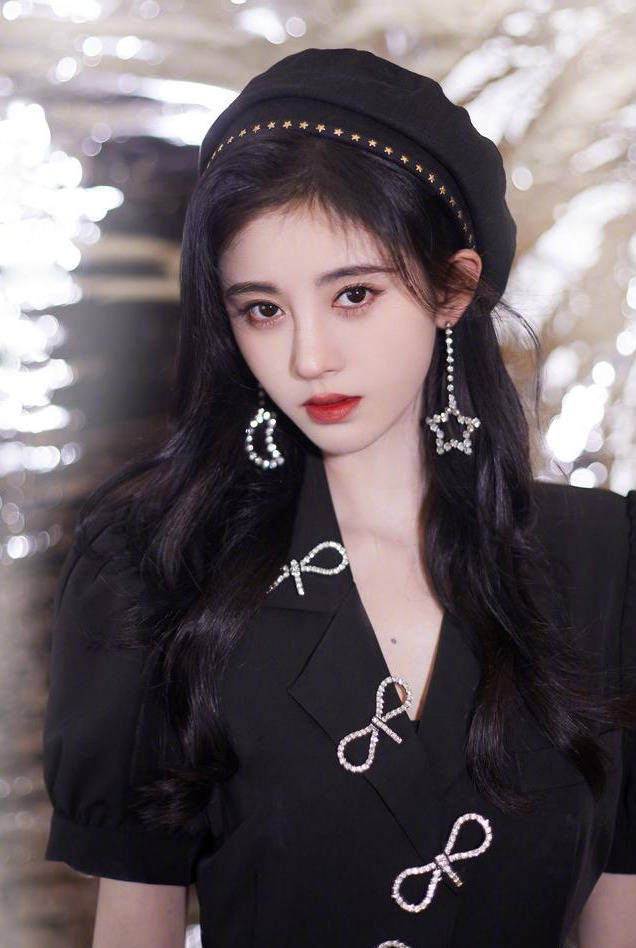 腰部|“四千年美女”鞠婧祎晒新照不忘突出小蛮腰，腰部特写惹人羡