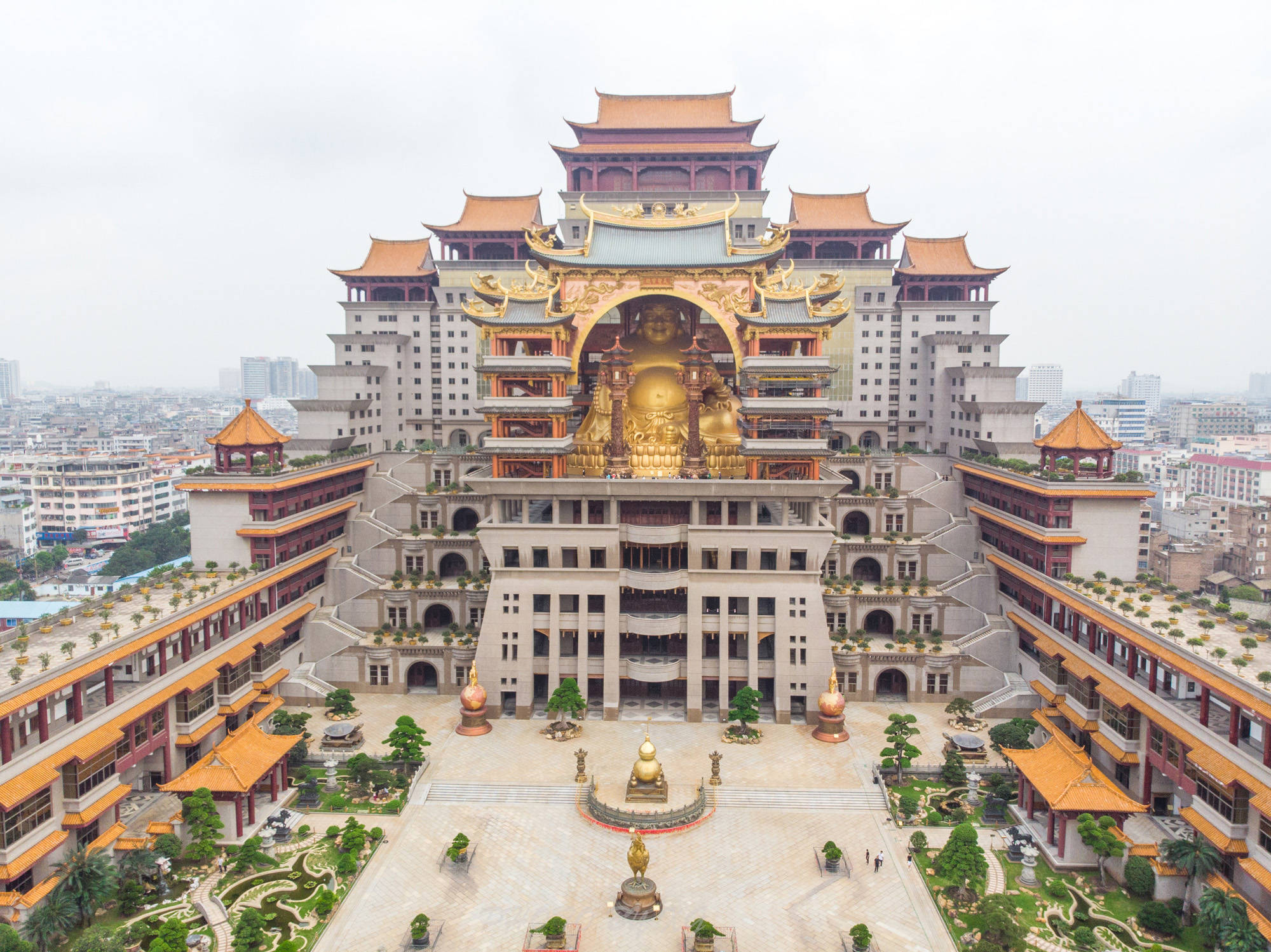 中国单体面积最大的建筑,就藏广西玉林,被誉为" 小布达拉宫"