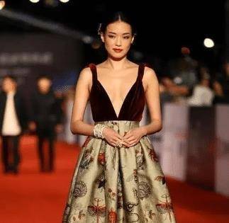 张柏芝|40岁张柏芝撞上44岁舒淇,终于知道仙女和台妹的差距有多大了