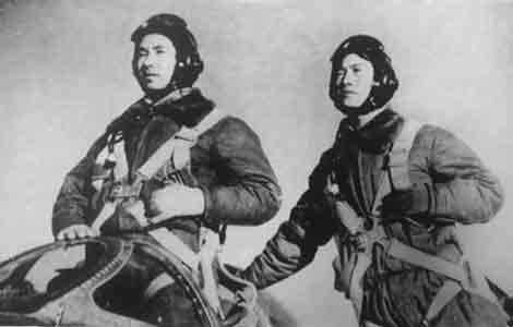 自愿军单刀击落美军王牌飞行员，48年后才获嘉奖