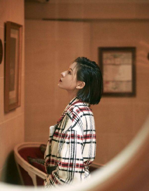 服装|张予曦身材显高？穿搭服装大胆秀出自己美腿，显得又高又瘦