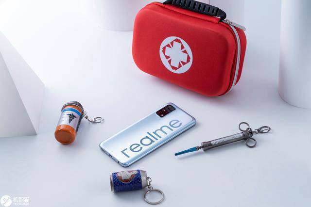 测评盘点|realme真我V5抢先体验：给竞争对手们打了个样