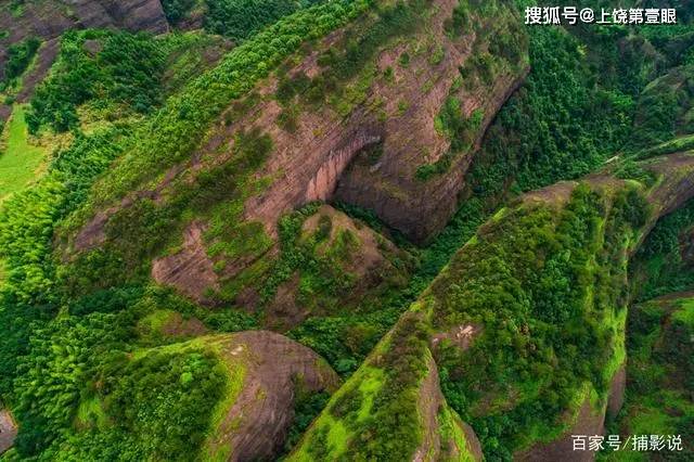 上饶铜钹山景区海拔15346米高处看去就像头顶长有短发的头