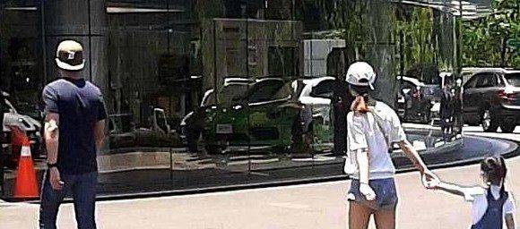 林心如霍建华女儿被赞“长相如偶像剧女主角”，家教严谨有礼貌