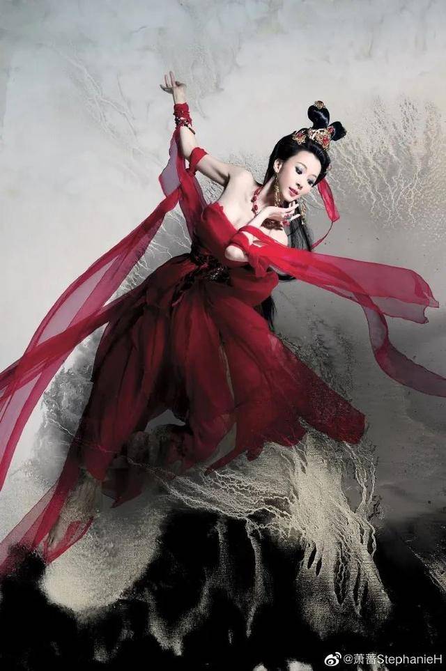 内幕|澄清掌掴发疯女星内幕!台湾第一美女萧蔷曾性感迷人