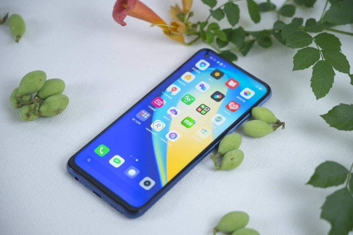测评盘点|闪充大电池告别5G时代电量焦虑 realme真我V5手机体验