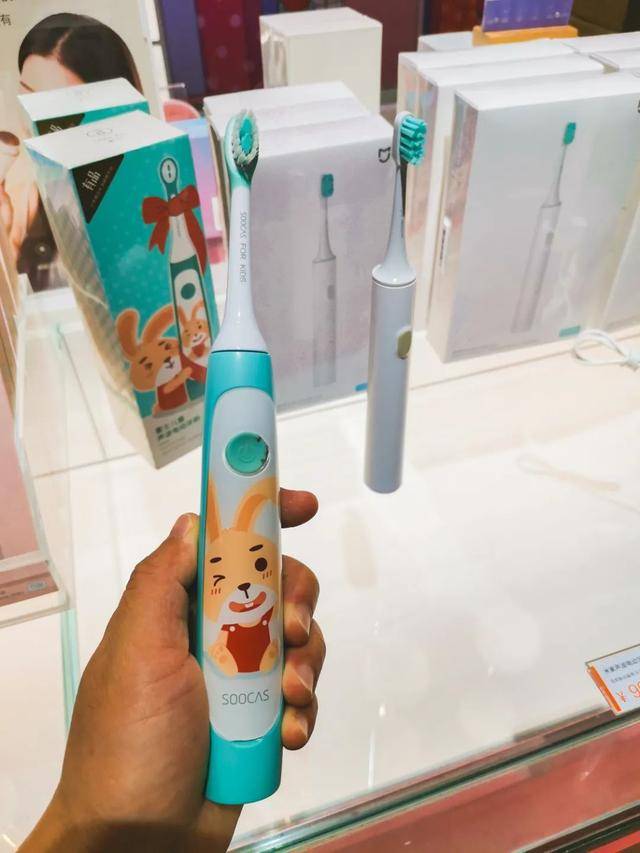 孩子|你会选网红款还是大品牌？这些儿童电动牙刷花样真多呢