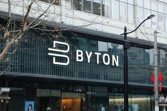 镀金|“镀金”的海外中心，如今变成拖累的“枷锁”？