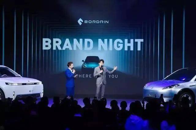 镀金|“镀金”的海外中心，如今变成拖累的“枷锁”？