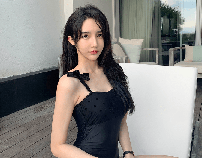 Abbily|女网红和李晨合拍视频,服装搭配像情侣,网友:“比范冰冰般配”