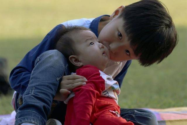 孩子|孩子出生后超出家长预期，网友：美人胚子因老大颜值较高要二胎