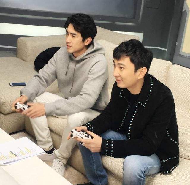 林更新被曝四天约两女，遭调侃被王思聪带坏，