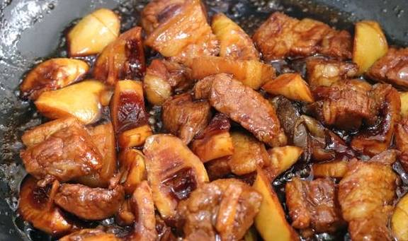 做红烧肉放多少水合适 63a59c95912b495ebe79b724dac27b05.jpeg