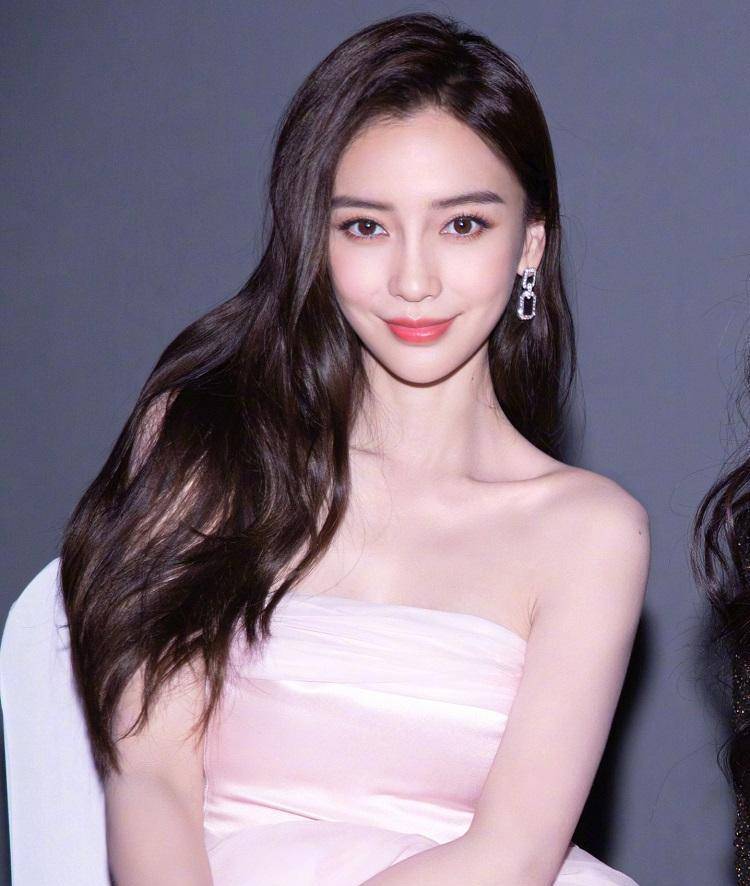 杨幂杨颖久违同框合照,一黑一粉颜值美到犯规,张大大被手动忽略