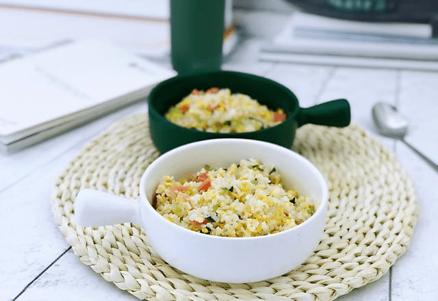 米饭怎么炒好吃不加鸡蛋 88b1bba502fd48a988902bc2121fb316.png