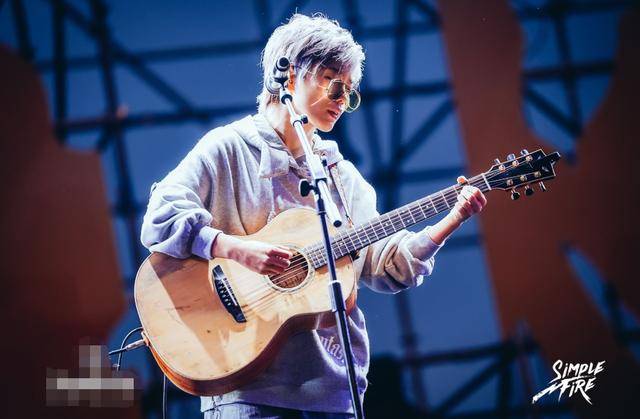 许飞，你要用道歉洗白，还是要多跟张萌学学啊