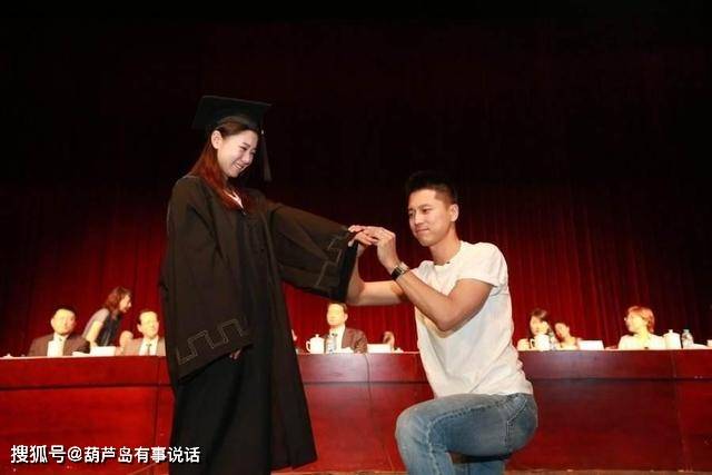 一家|夫妻两人都是名演,拍戏互不拍吻戏,今一家三口幸福满满