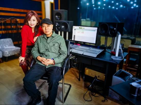 音乐界|杰梅恩杰克逊隔空祝福歌曲《小草坝》廖仕伟携民族音乐登上国际舞台