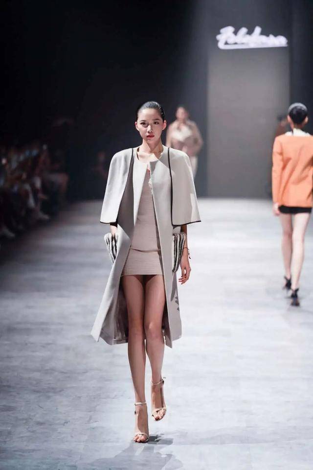 趋势|今年秋冬穿啥最时髦？中国国际皮革裘皮时装流行趋势发布秀告诉你