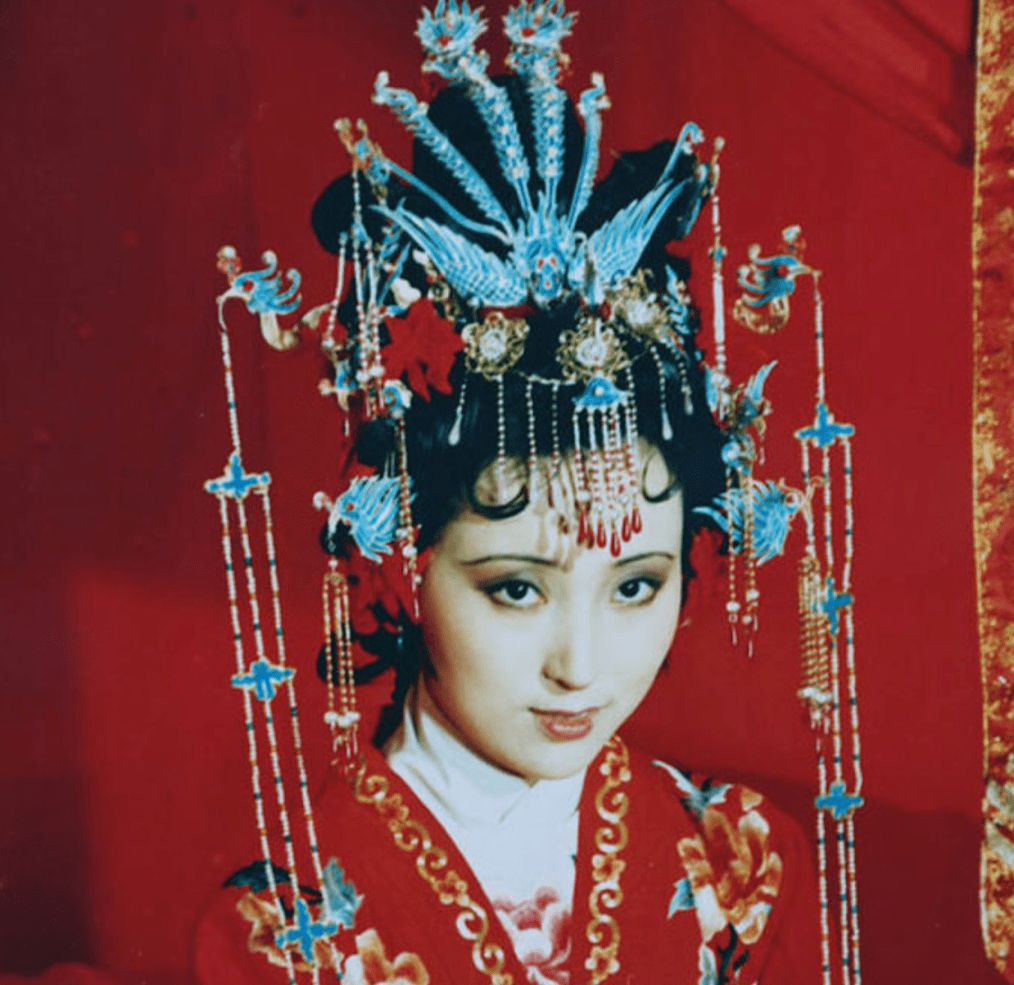 观点评论|自己不肯借衣服，为何甩锅林黛玉？本该是心腹却更像路人