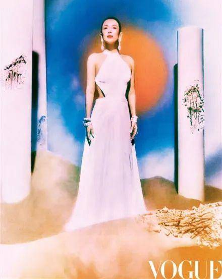 汪峰|汪峰探班章子怡，暴露头大腿短超虐身材，女儿醒醒撞脸小苹果