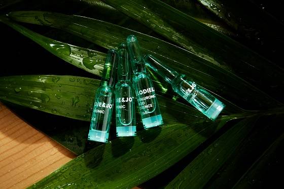 精华|ELODIE&JO爱洛蒂佐护肤品牌子怎么样，蓝睡莲倍润水光精华液好用吗