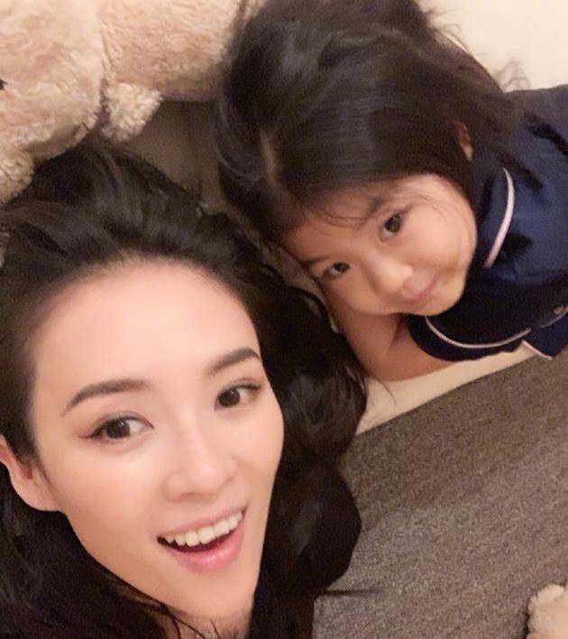 珠宝|章子怡女儿醒醒:我今年5岁,我玩价值5亿的珠宝玩具