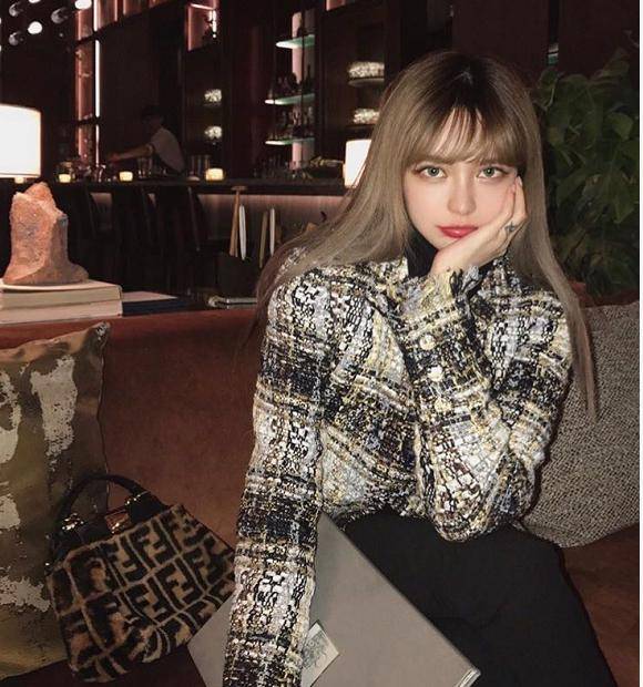 富婆|网红变富婆?周扬青为名下店铺做宣传,一件T恤卖价上万还秒光