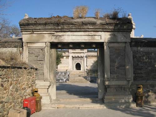 墓园|扭成的人性第三副面孔——记京西田义墓