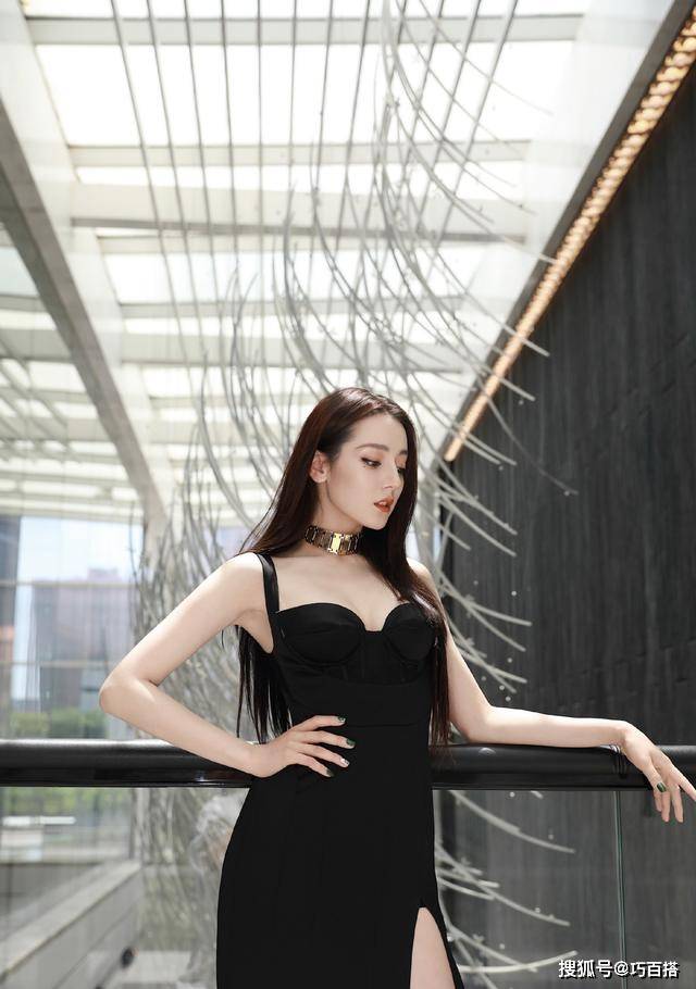 迪丽热巴造型绝了！“泡面头”复古韵味浓，性感又帅气_身材
