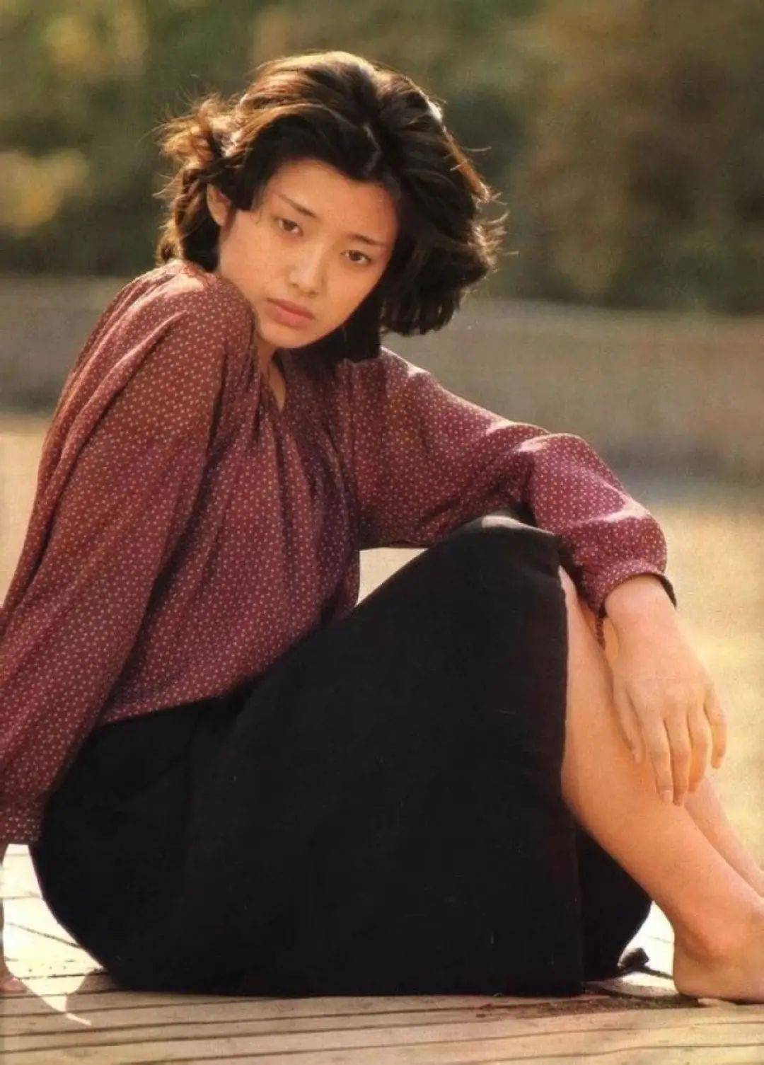 山口百惠是最传统的日式美女,处于"校园少女"时期的她,剪着一头短发