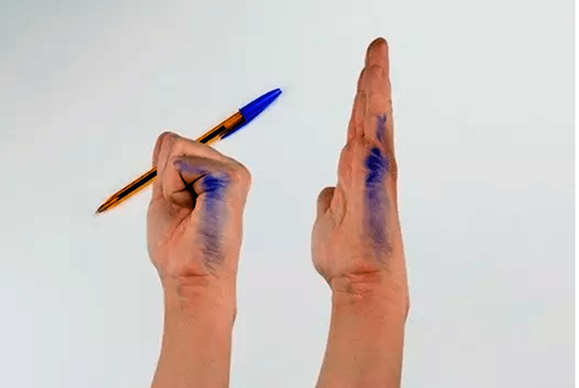 原创孩子“左撇子”要扳过来吗？科学家研究证实：左撇子智商趋向两级