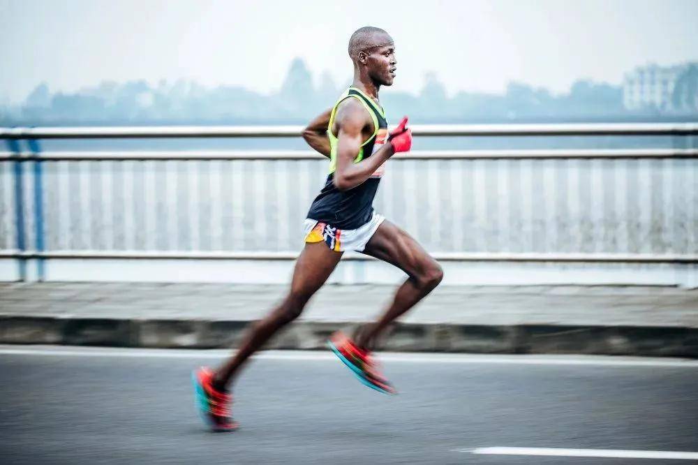 用训练打破你的跑步“瓶颈期”——Tempo Run提升你的“乳酸门榄”