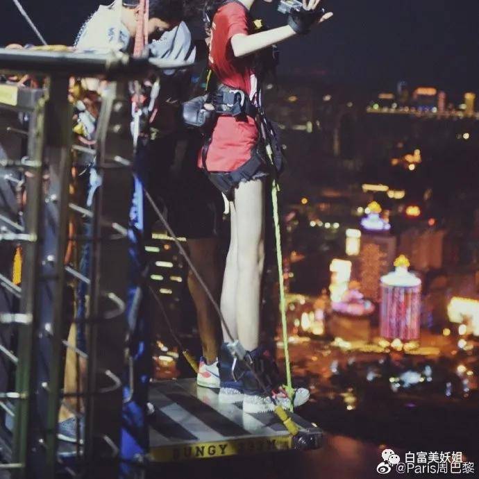 I'am|上海15岁富二代背景神秘不可说，王菲女儿都不敢抢她风头？