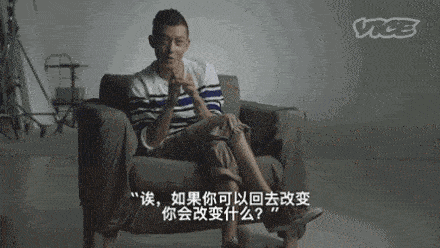 原创搞笑gif:好努力的新娘,结婚当天都还在工作,新郎有福了!