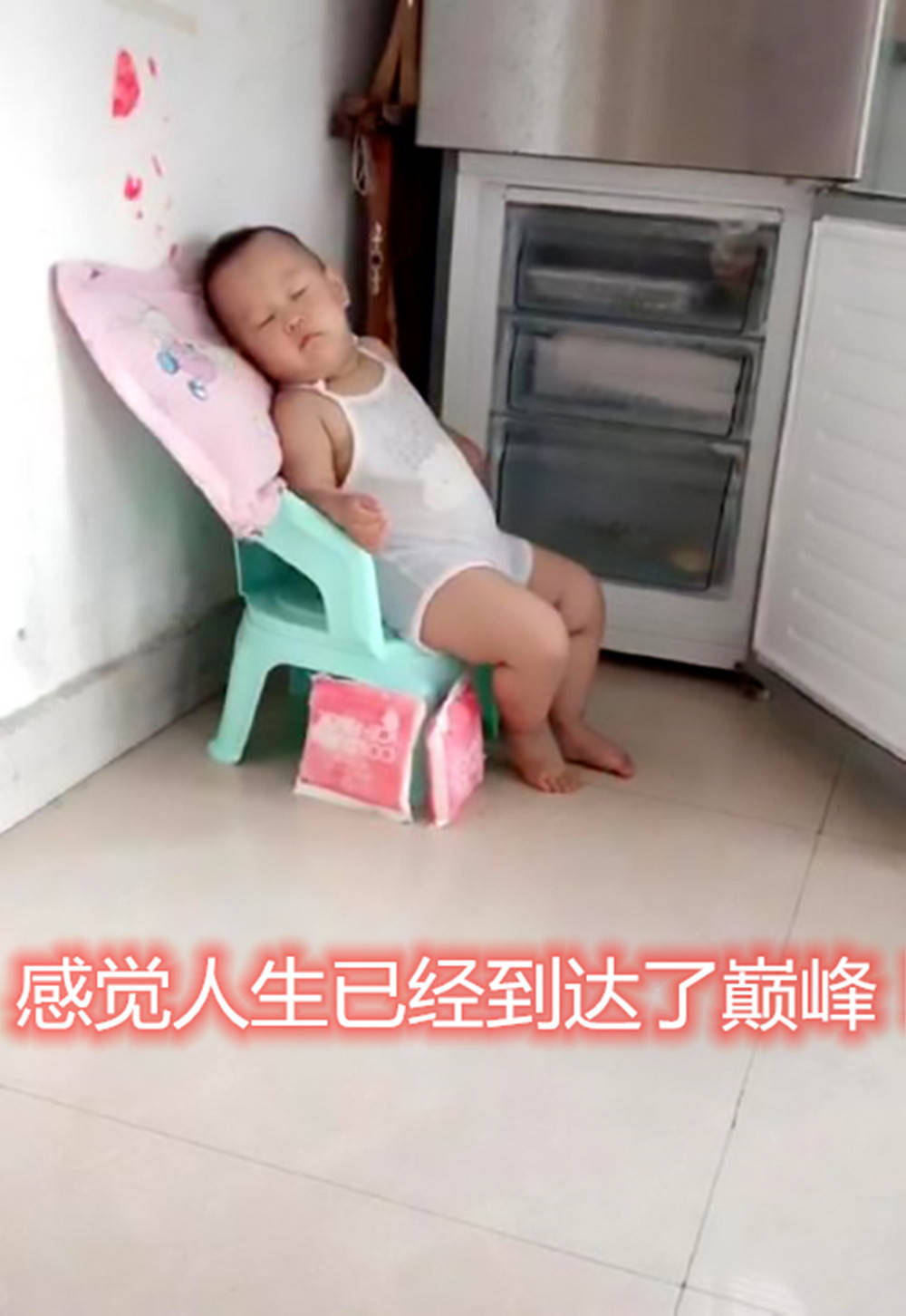 安排得|奶奶给孙子安排得明明白白，网友：神仙待遇家里停电热坏萌娃