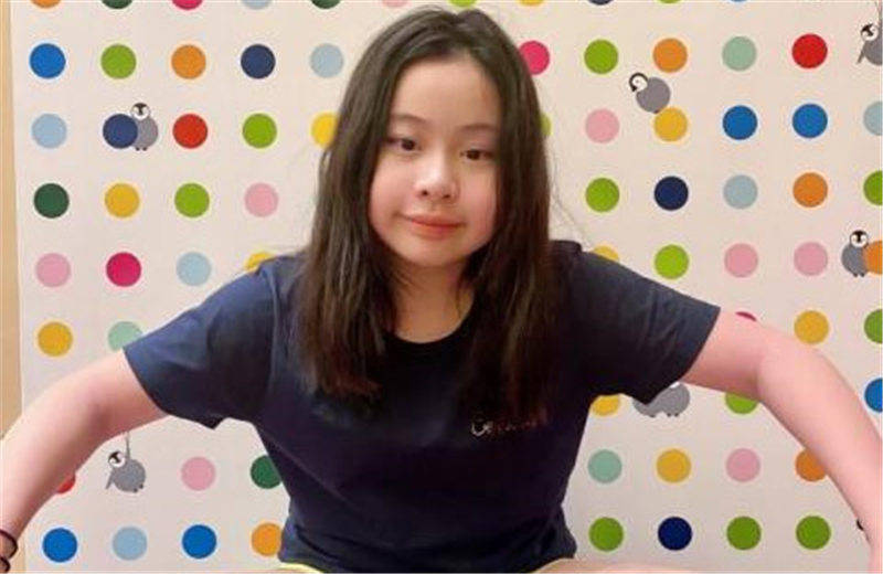 原创甘比女儿刘秀桦赢在起跑线上，年仅十二岁收入惊人，让人羡慕