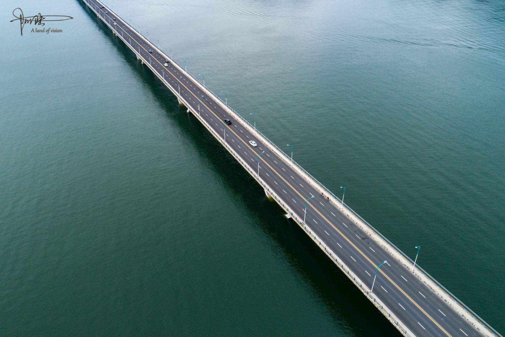 航拍时"路过"千岛湖大桥,看上去简洁大方