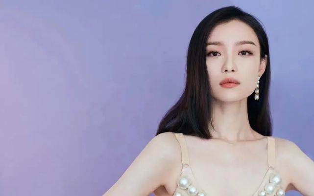 人鱼|倪妮着装变大胆！穿透视装“人鱼裙”秀曼妙身姿，隐约性感太致命