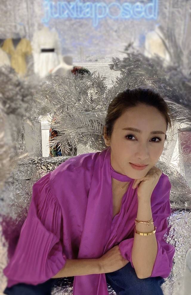 保养|50岁黎姿晒近照,虽退出娱乐圈却保养完美,完全是阔太太的姿态