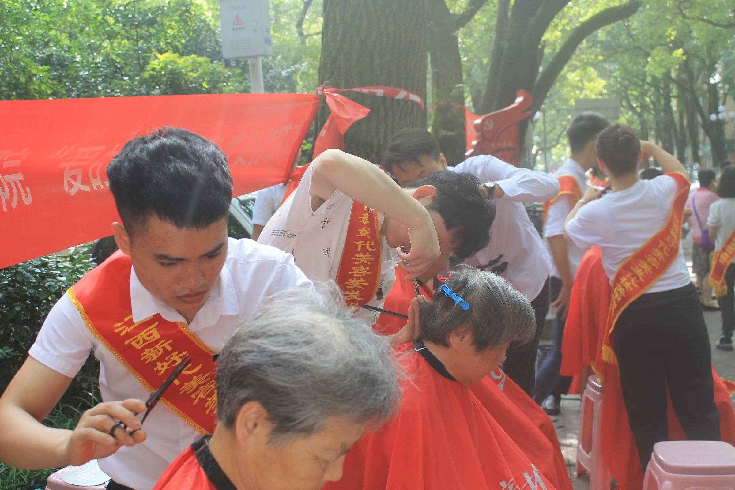 见闻记录|为什么学美容美发要去新好代学校，而不是在店里做学徒？