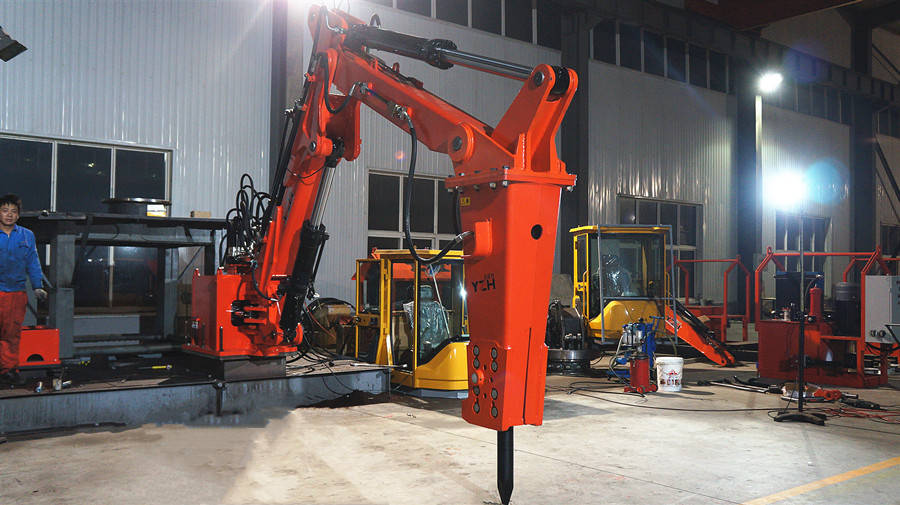 液压破碎锤图片 78e18b3c2ad74e6eb0a774a05f2722c6.jpeg