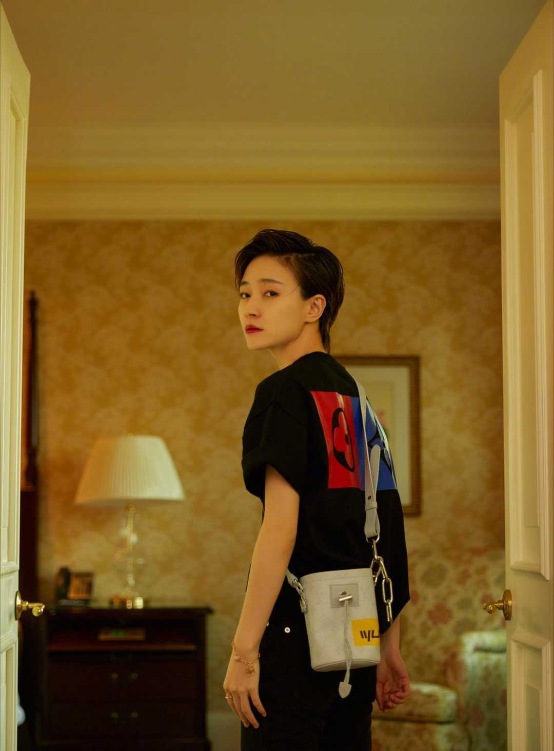 尖头|焦俊艳气质全开，穿一双尖头的短靴，更能突出她强大的气场！